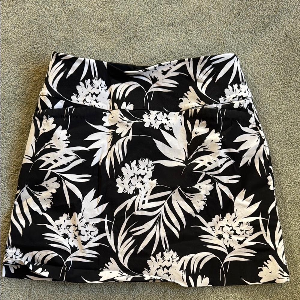 Floral Black and White Women's Skort